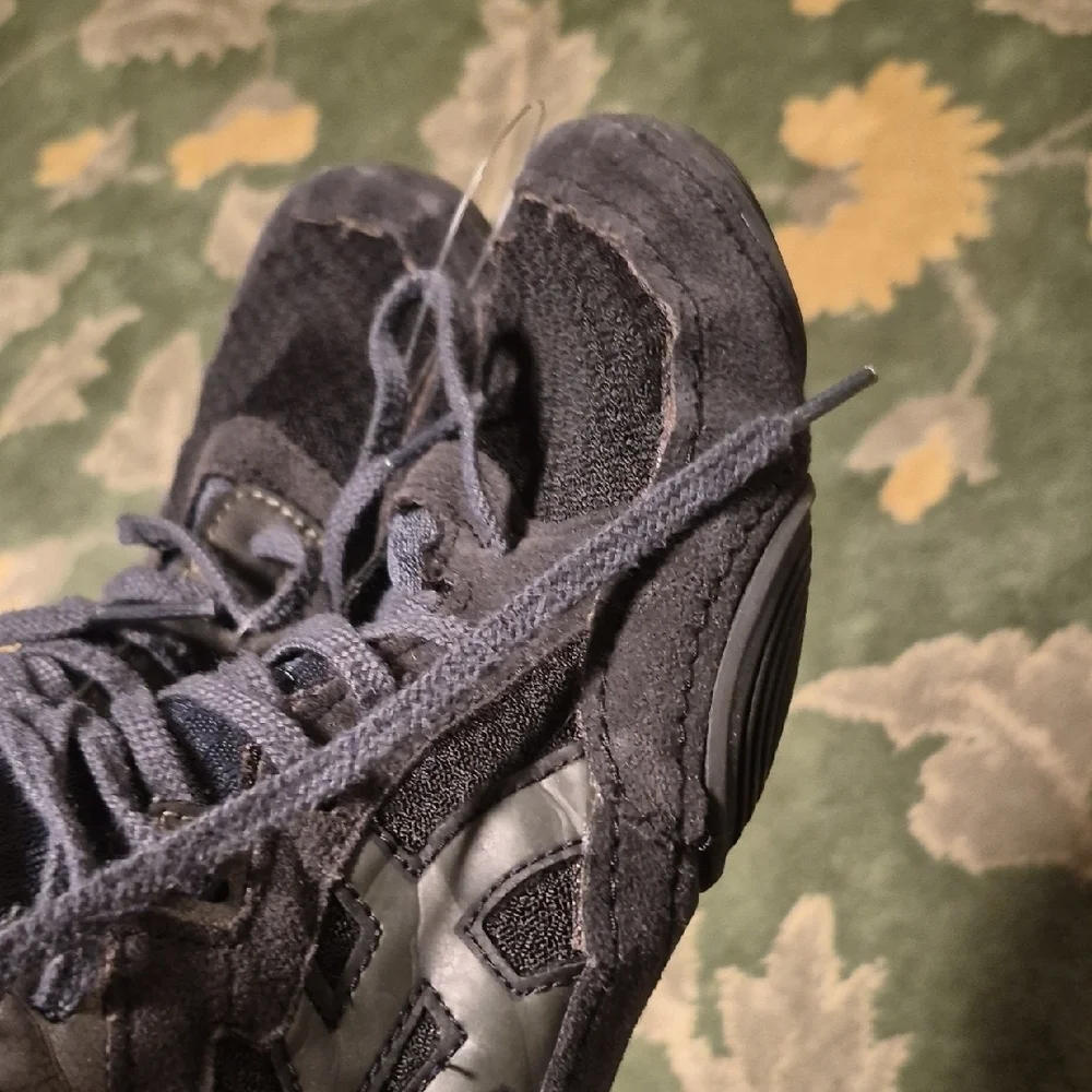 Asics Men's Black and Gray Athletic Shoes